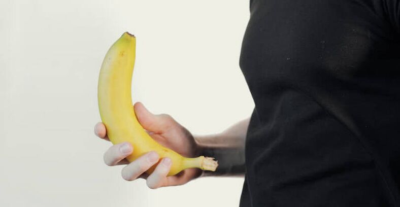 Masaje para agrandar el pene con el ejemplo de un plátano